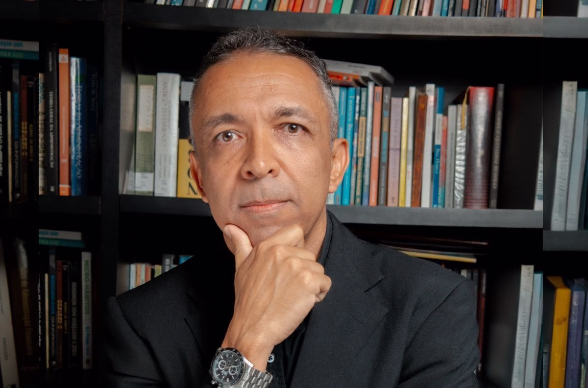 Douglas Moraes, estrategista de mentalidade consciente, especialista em procrastinação crônica e prisões emocionais.